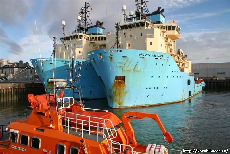 Maersk Assister и Maersk Advancer
